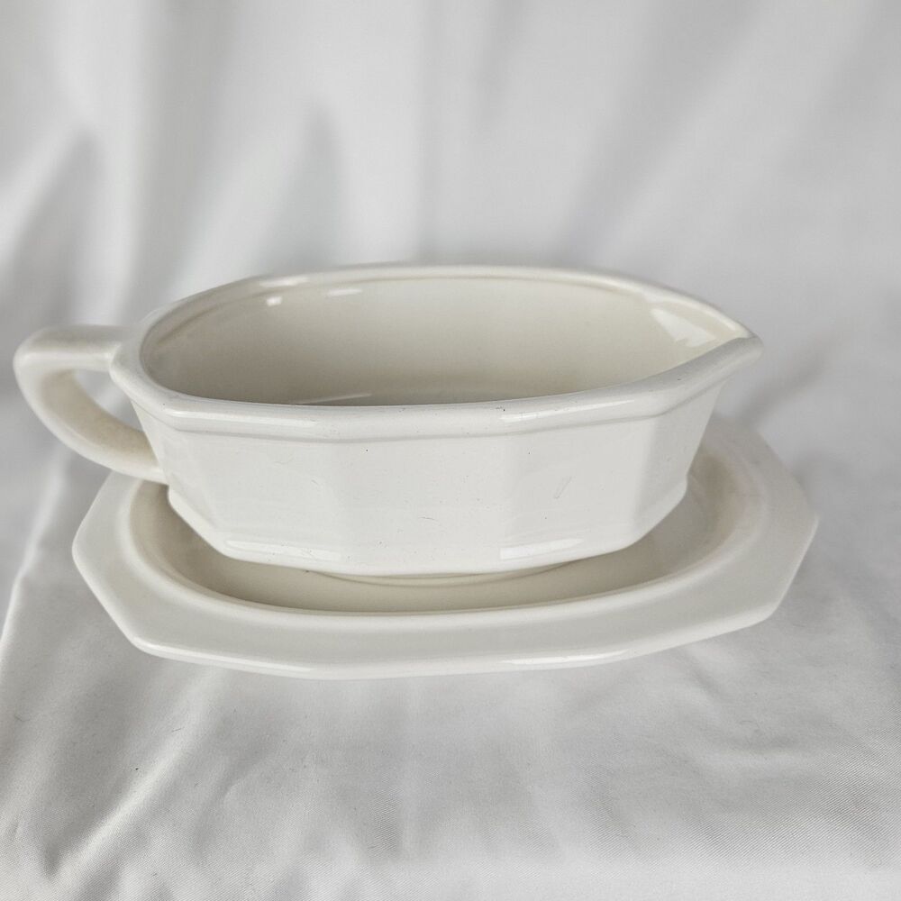 Vintage Pfaltzgraff White‎ Heritage Gravy Boat With Underplate #433 Farmhouse